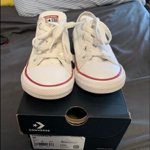 Toddler 10c white converse maybe need wipe down